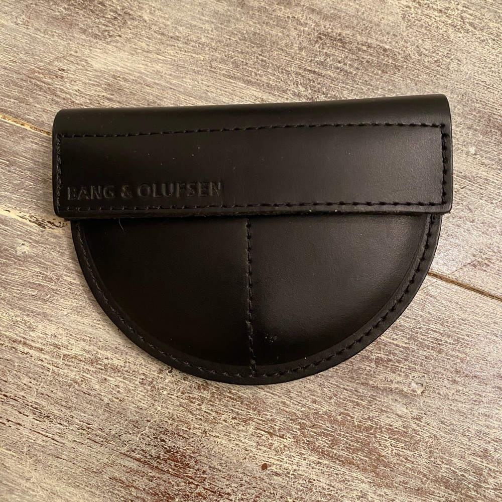Bang & Olufsen Black Leather earphones case/pouch